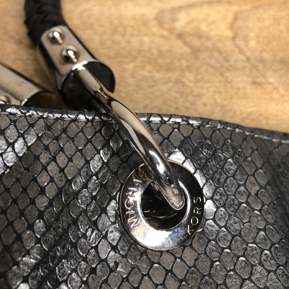 Michael Kors Skorpios metallic snakeskin bag - Picture 5 of 16